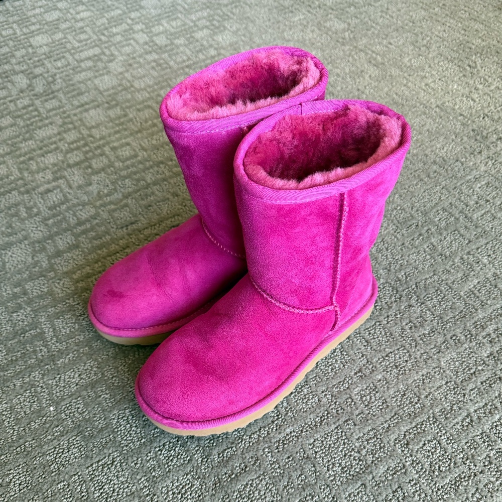 Ugg Classic Short II Sheepskin Boots Berry Magenta Pink Size 6 Women